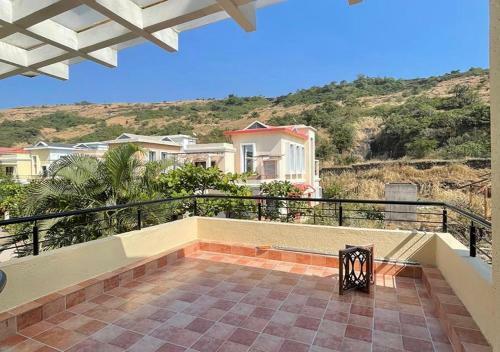 Evilla No 10 With A Lush Green Surrounding