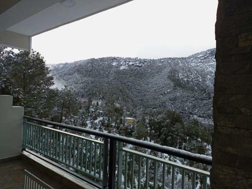 Captains Paradise At Mukteshwar Hill Station