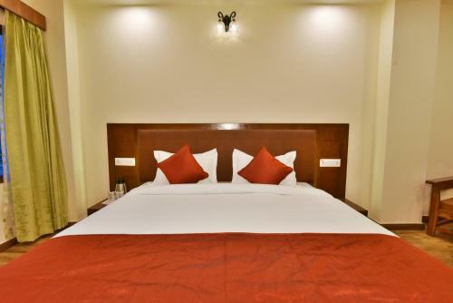Hotel Ashapuri Residency Manali