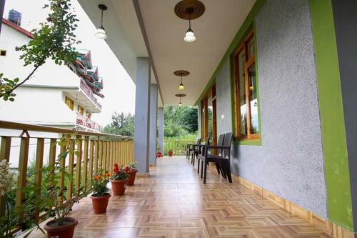 3br Woodstone Cottage With Kitchen Balcony Wifi