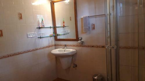 Rosegardens Eco Friendly Homestay,munnar