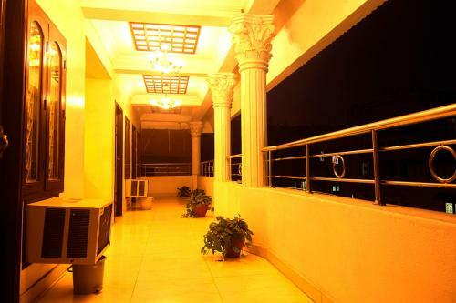 Hostal J.j.s Park Inn Guest House
