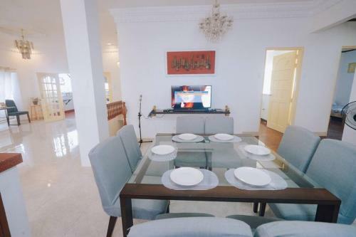 Tipolo White House