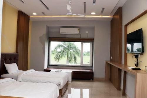 Hotel Savitri Signature