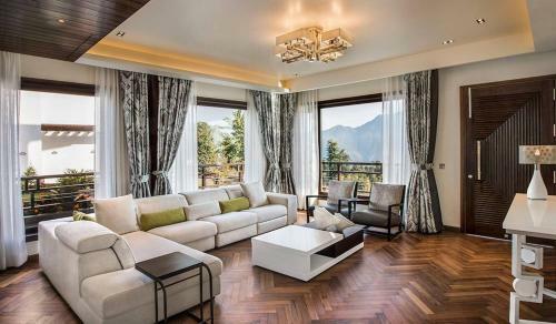 An Extravagant Luxurious Pushp Villa Overlooking The Ganges And Rishikesh Valley