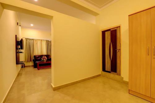 Hotel Ezzenza Royal Garden Brindavan Resort