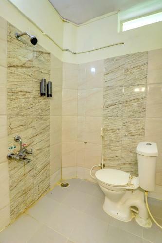 Hotel Ezzenza Royal Garden Brindavan Resort