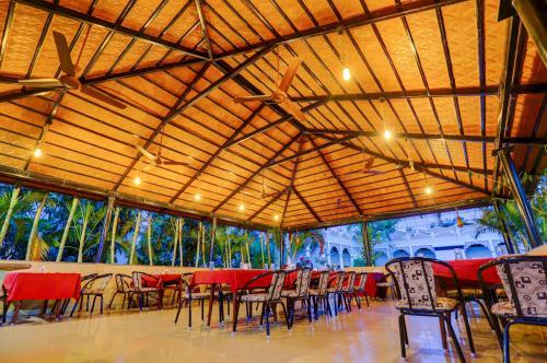 Hotel Ezzenza Royal Garden Brindavan Resort
