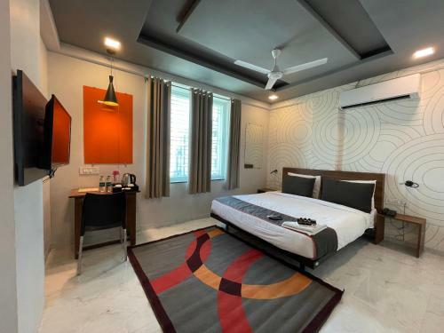 Hotel Manomay Homes