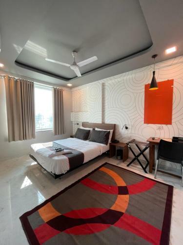 Hotel Manomay Homes