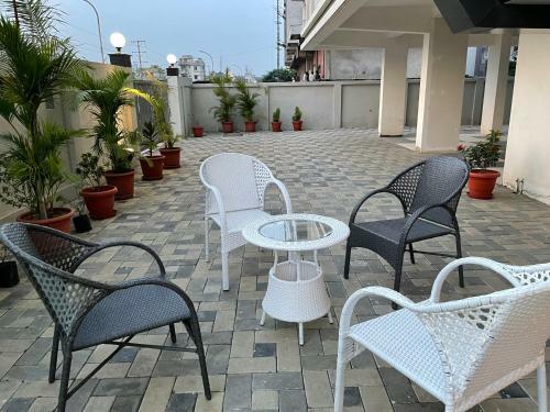 Hotel Manomay Homes