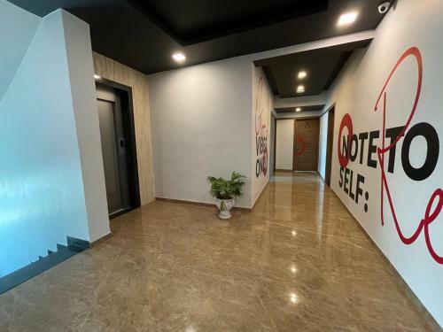 Hotel Manomay Homes
