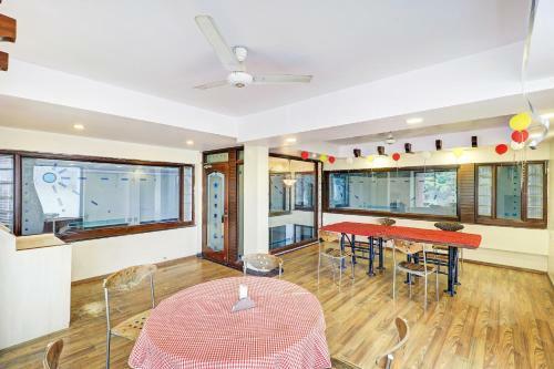 Oyo Collection O Hotel Parinda Lounge And Restaurant