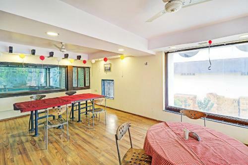 Oyo Collection O Hotel Parinda Lounge And Restaurant