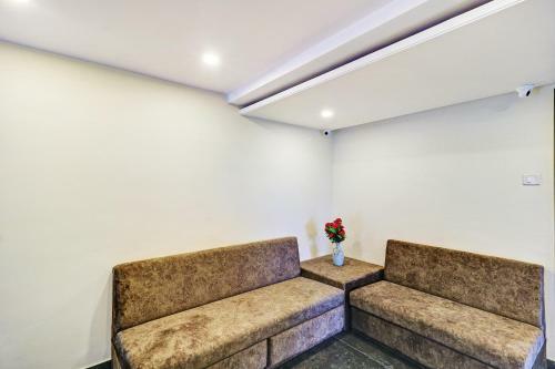 Oyo Collection O Hotel Parinda Lounge And Restaurant