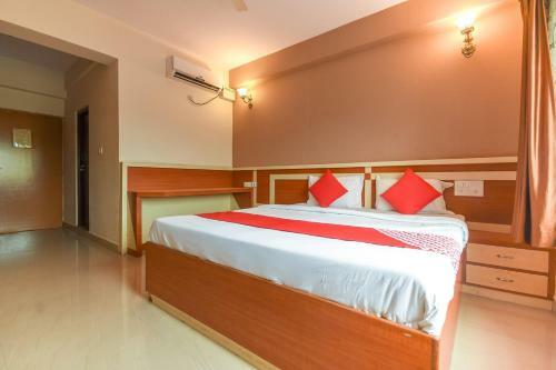 Oyo 9248 Hotel Shrinidhi