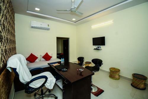 Hotel Oyo 28740 Empire Greens
