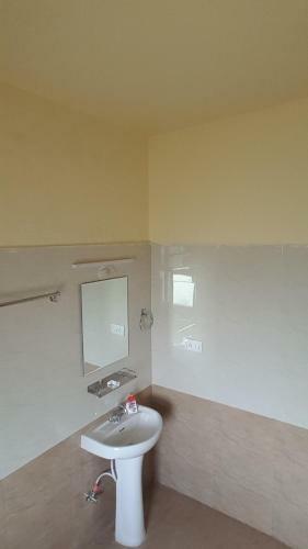 Bed & Breakfast Ekaant Homes (dhouladhar Suite)