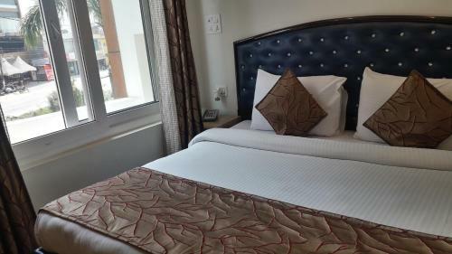 Hotel Guru Surbhi
