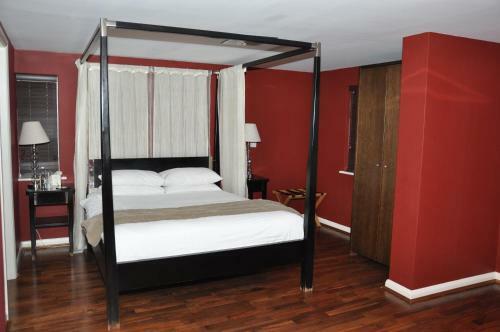 Hostal Savoro Restaurant With Rooms