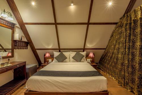 Villa Saffronstays Tudor Rose