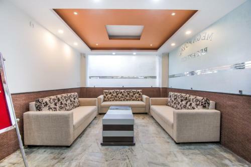 Capital O 27616 Hotel Mega Royal
