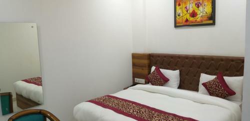Hotel The Paramont Suites Delhi