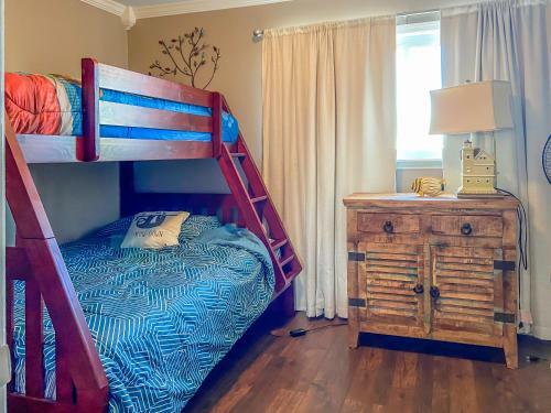 Apartamento Waterfront Home, Short Walk To Beach, Deck/balcony