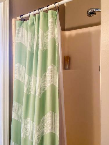 Apartamento Waterfront Home, Short Walk To Beach, Deck/balcony