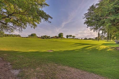 Upscale Getaway With Outdoor Oasis 4 Mi To Sand