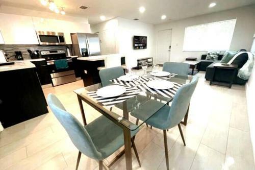 Brand New! 4bd 3bth Home W/ Gated Parking