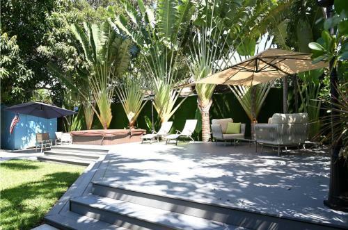 New! 3bd/2ba W/ Jacuzzi Art Deco Miami Bungalow & Backyard Oasis
