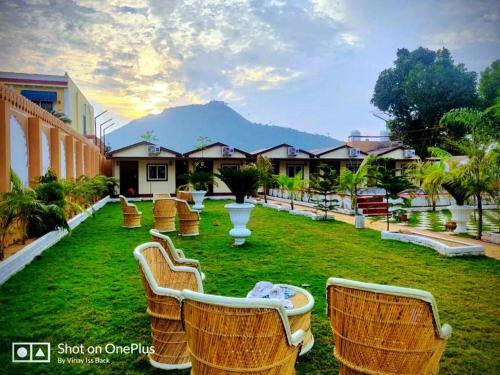 Hotel Raj Mahal - Luxury Rooms With Pool