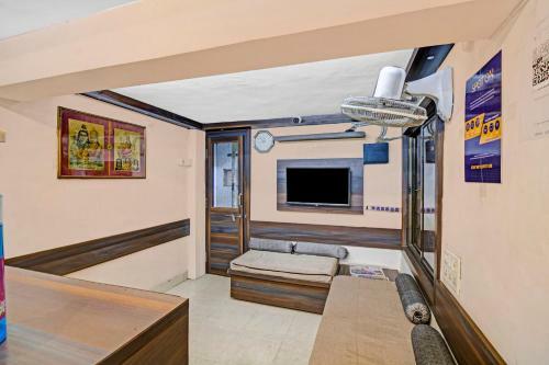 Oyo Flagship 60366 Hotel Hanu Kirpa