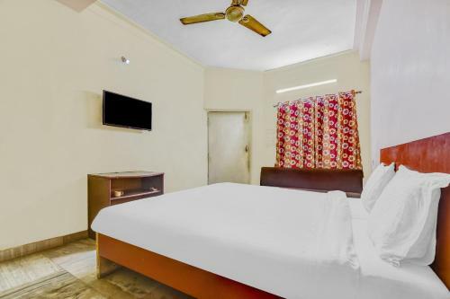 Capital O 82585 Honey Hotel