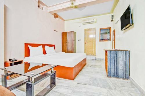 Capital O 82585 Honey Hotel