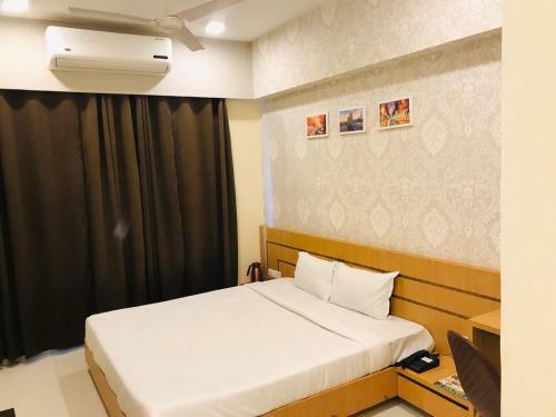 Hotel Golden - I