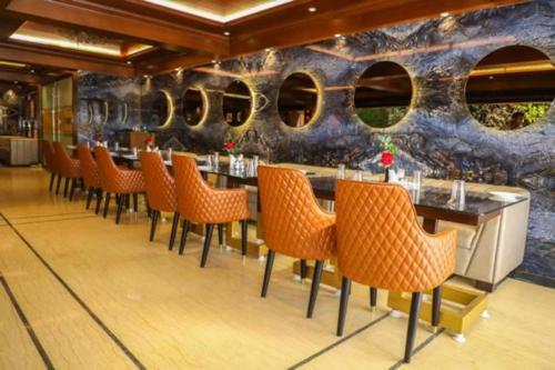 Hotel Golden - I