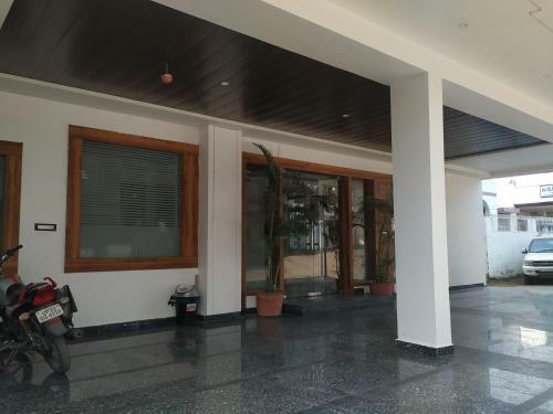 Hotel Global Inn Gold Lucknow