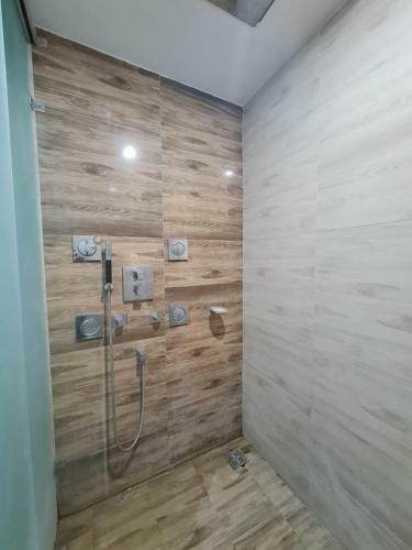 Lodge The Forest Roar