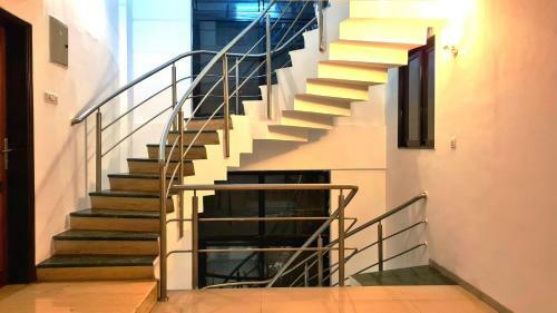 Lifespace- Spacious Hostel In A Luxurious Villa