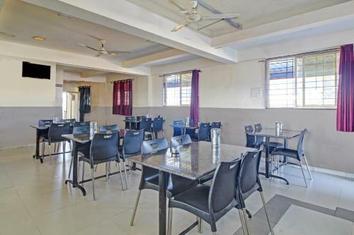 Oyo 86745 Hotel Worldking Inn