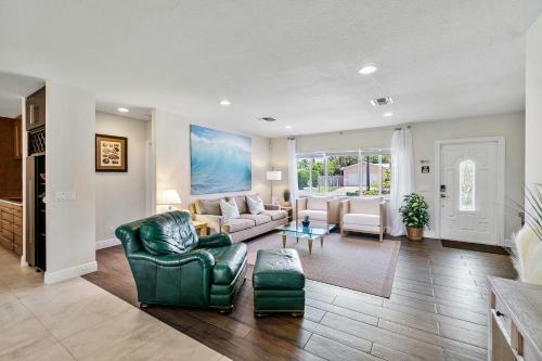 Steps To Beach! Luxe Stay/chef's Kitchen, Bbq & Lanai
