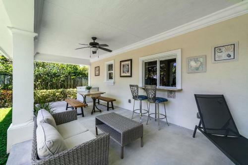 Steps To Beach! Luxe Stay/chef's Kitchen, Bbq & Lanai
