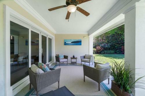 Steps To Beach! Luxe Stay/chef's Kitchen, Bbq & Lanai