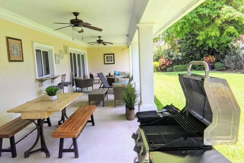 Steps To Beach! Luxe Stay/chef's Kitchen, Bbq & Lanai