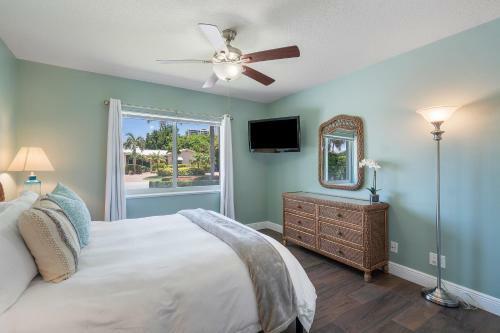 Steps To Beach! Luxe Stay/chef's Kitchen, Bbq & Lanai