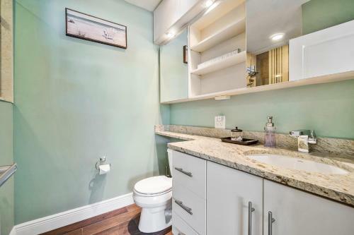 Steps To Beach! Luxe Stay/chef's Kitchen, Bbq & Lanai