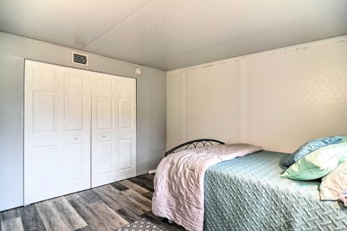 Sunny Hideout With Fenced-in Yard Pets Welcome
