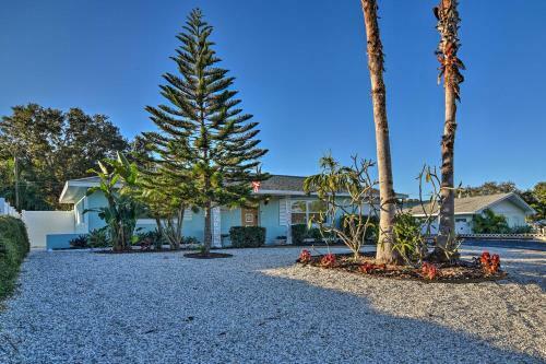 Lush Seminole Surf Inn With Backyard Fire Pit